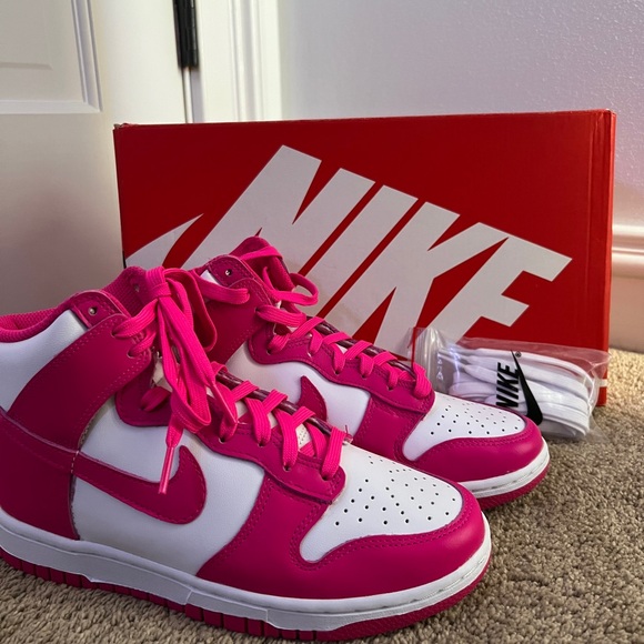 Women's Nike Dunk High-Top Fuchsia, With Box And Laces